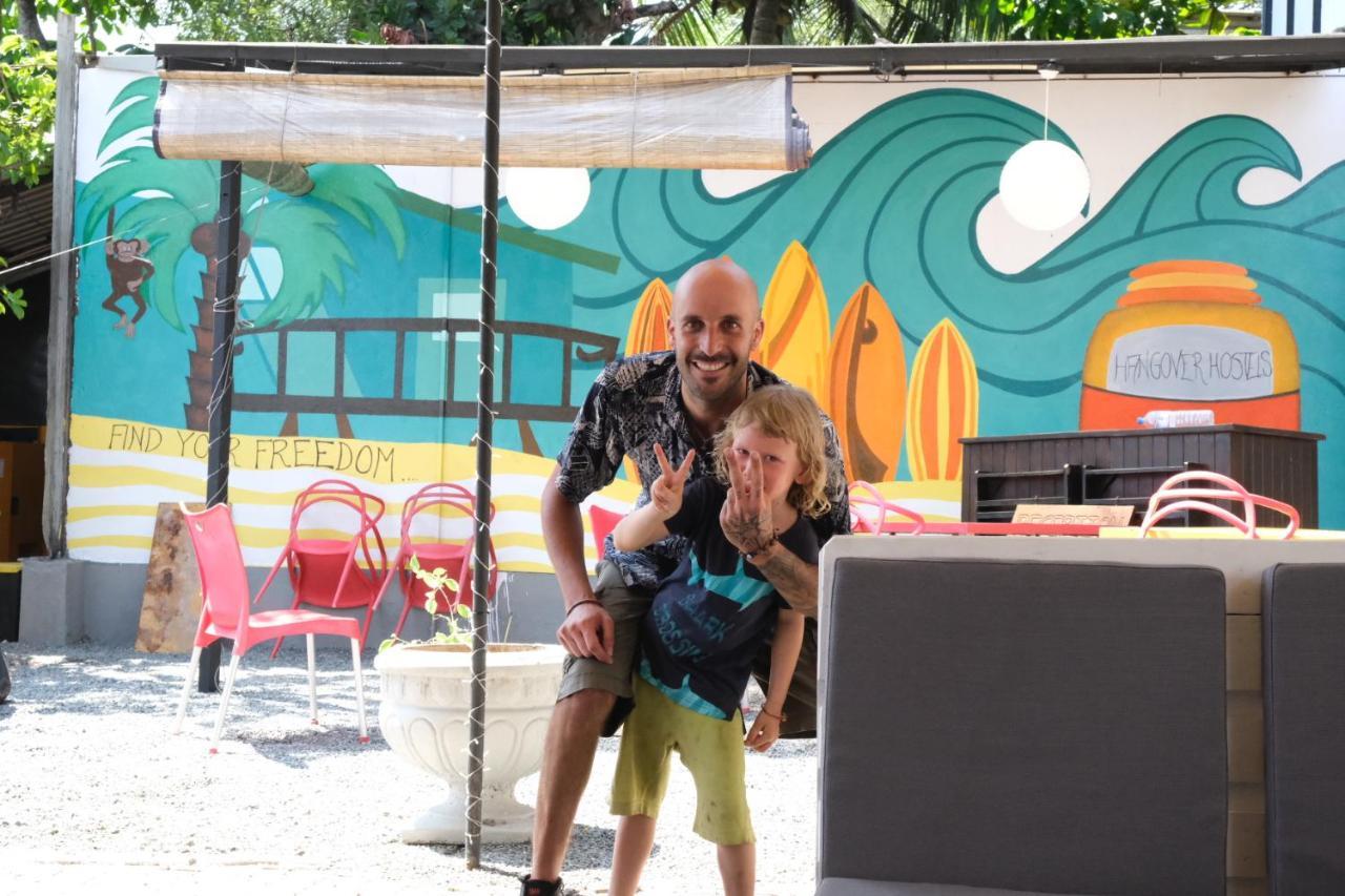 Hangover Hostels Mirissa Exterior foto