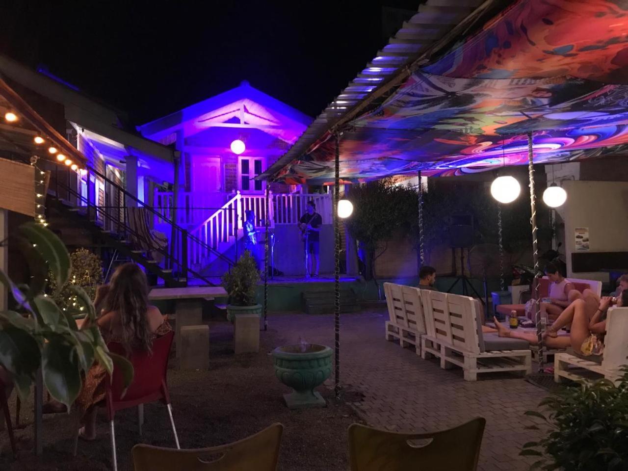Hangover Hostels Mirissa Exterior foto