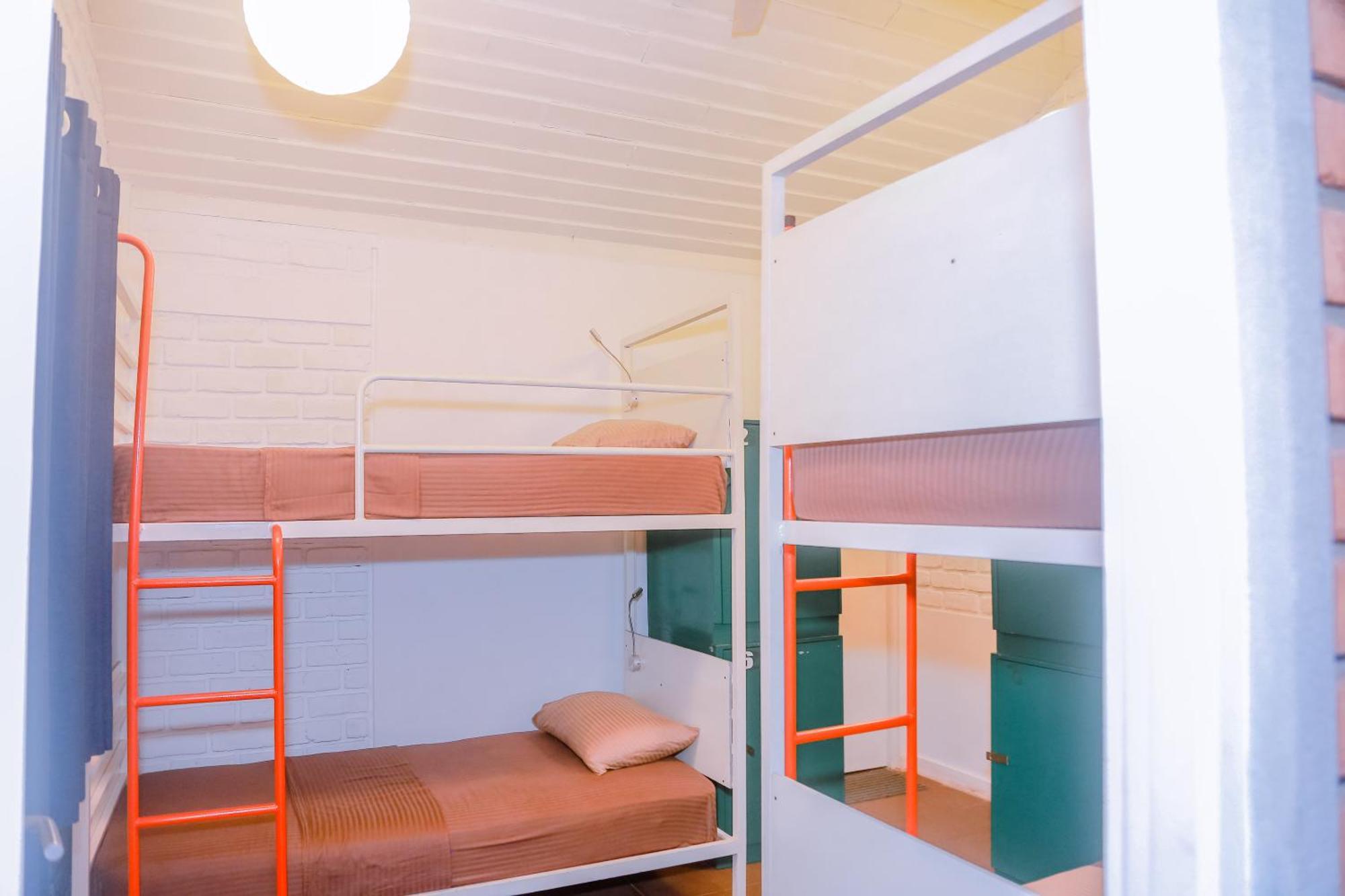 Hangover Hostels Mirissa Exterior foto